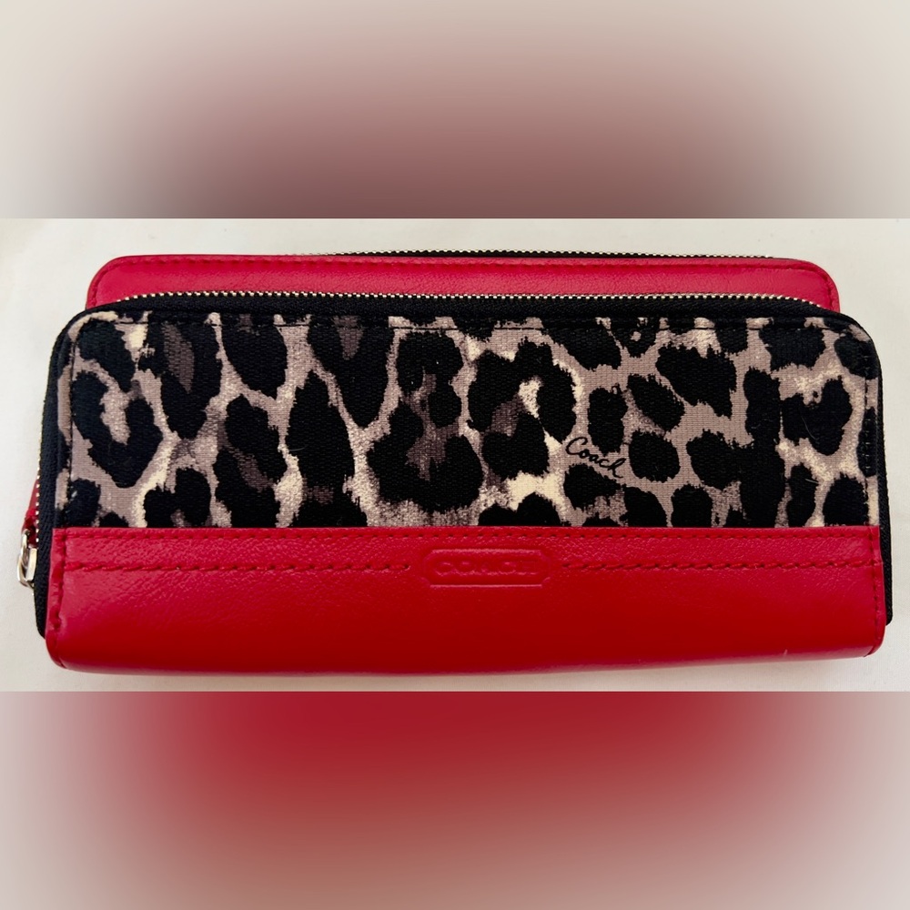 Coach NWOT Leopard Print Ocelot Zip
Wallet